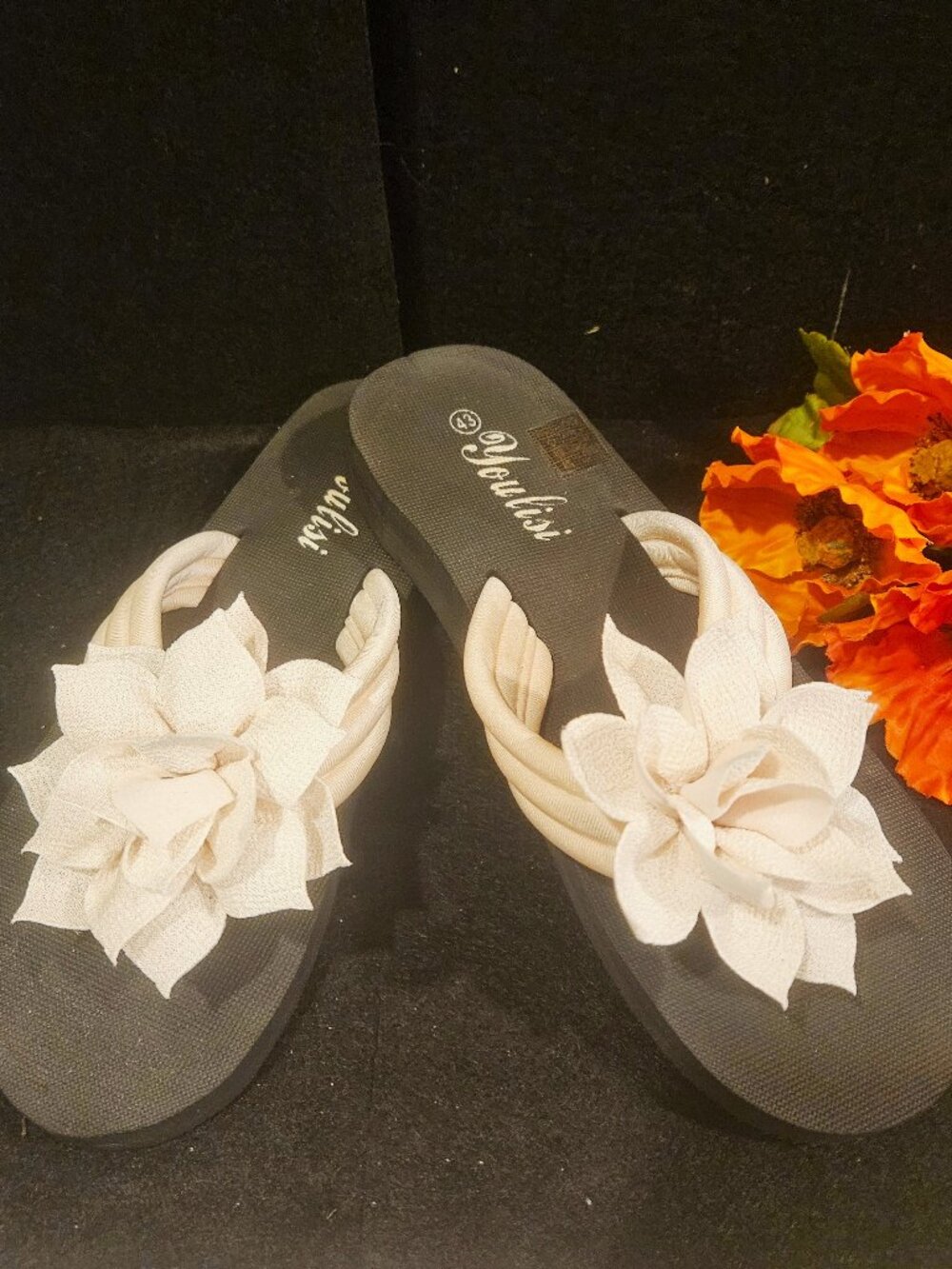 Casual and Cute Brand New Youlisi Floral – Cream 3D Flower Wedge Sz 10 Sandals.